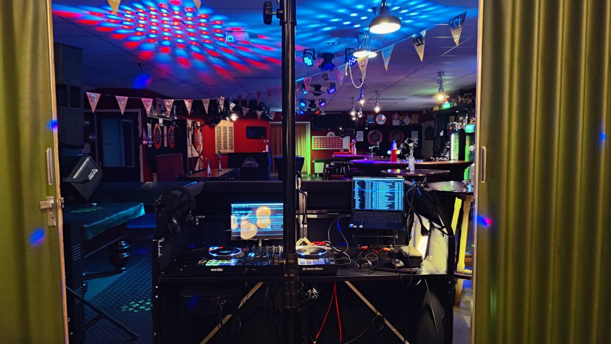tussen de schuifdeuren met DJ Arnold Mulder